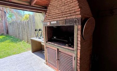 Venta Casa 1 dormitorio con jardín y galería Funes Santa Fe