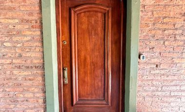 Venta Casa 1 dormitorio con jardín y galería Funes Santa Fe