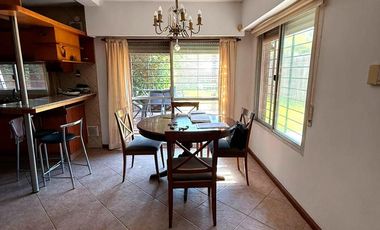 Venta Casa 1 dormitorio con jardín y galería Funes Santa Fe