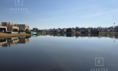 Casa en venta a la laguna barrio Santa Ana Villanueva