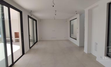 Casa en venta a la laguna barrio Santa Ana Villanueva