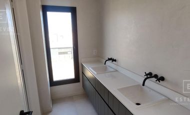 Casa en venta a la laguna barrio Santa Ana Villanueva