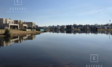 Casa en venta a la laguna barrio Santa Ana Villanueva