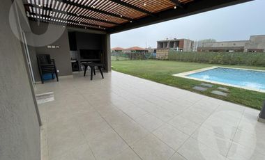 Casa en venta con renta - Barrio Santa Ines, Canning