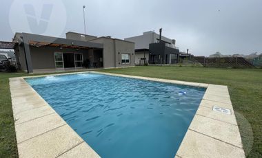 Casa en venta con renta - Barrio Santa Ines, Canning