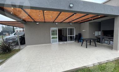 Casa en venta con renta - Barrio Santa Ines, Canning