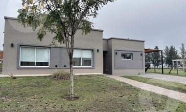 Casa en venta con renta - Barrio Santa Ines, Canning