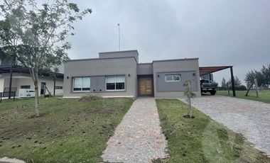 Casa en venta con renta - Barrio Santa Ines, Canning