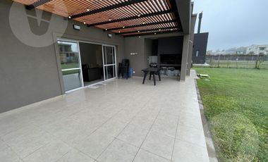 Casa en venta con renta - Barrio Santa Ines, Canning