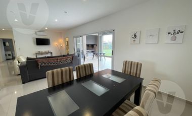 Casa en venta con renta - Barrio Santa Ines, Canning