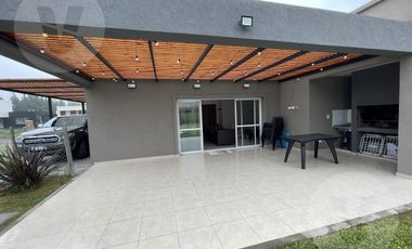 Casa en venta con renta - Barrio Santa Ines, Canning