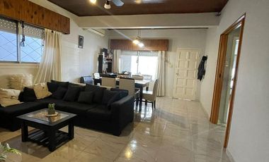 Casa en venta de 3 ambientes con departamento y terraza