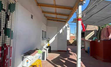 Casa en venta de 3 ambientes con departamento y terraza