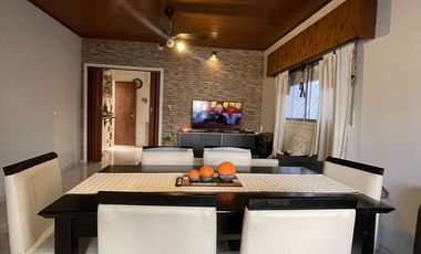 Casa en venta de 3 ambientes con departamento y terraza