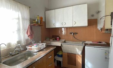 Casa en venta de 3 ambientes con departamento y terraza