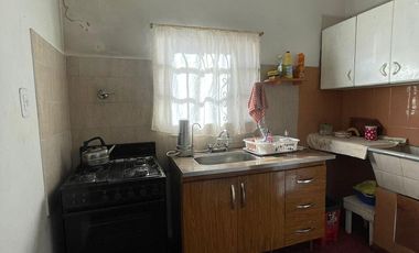 Casa en venta de 3 ambientes con departamento y terraza