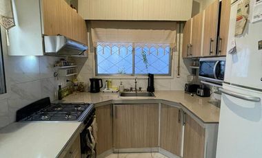 Casa en venta de 3 ambientes con departamento y terraza