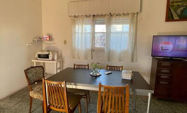 Casa en venta de 3 ambientes con departamento y terraza