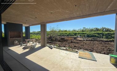 Casa 5 ambientes en obra en venta en Puerto Nizuc - Guillermo Hudson - Financiación