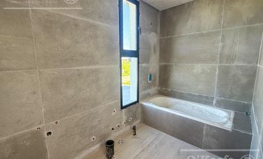 Casa 5 ambientes en obra en venta en Puerto Nizuc - Guillermo Hudson - Financiación