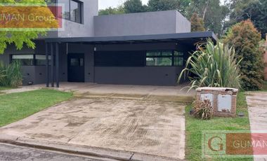 Moderna Casa en San Matias c/Pileta -OPORTUNIDAD