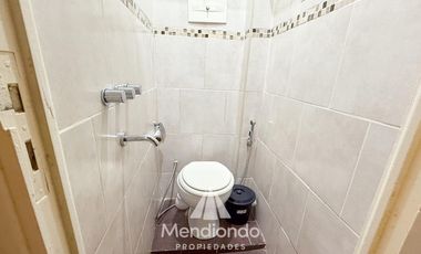 Depto 3 amb en PB con 2 patios. Baño completo. Lavadero y toilette. LUZ GAS AGUA todo Nuevo.