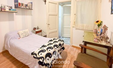 Depto 3 amb en PB con 2 patios. Baño completo. Lavadero y toilette. LUZ GAS AGUA todo Nuevo.