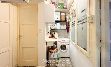 Depto 3 amb en PB con 2 patios. Baño completo. Lavadero y toilette. LUZ GAS AGUA todo Nuevo.