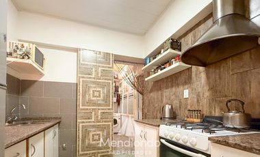 Depto 3 amb en PB con 2 patios. Baño completo. Lavadero y toilette. LUZ GAS AGUA todo Nuevo.