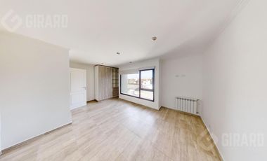 Triplex de 5 Ambientes a estrenar en Villa Primera, posesion inmediata