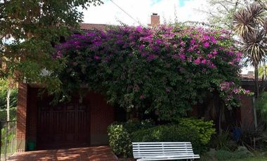 Venta Casa 3 dormitorios con jardín y pileta Pérez Santa Fe