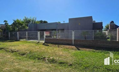 Casa en venta 1 dormitorio Pueblo Andino Santa Fe jardín con piscina