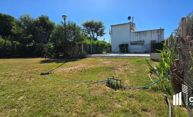 Casa en venta 1 dormitorio Pueblo Andino Santa Fe jardín con piscina