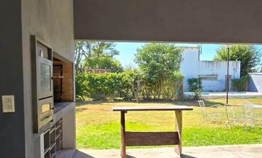 Casa en venta 1 dormitorio Pueblo Andino Santa Fe jardín con piscina