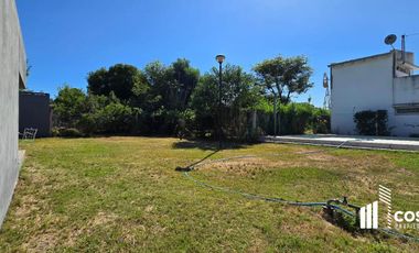 Casa en venta 1 dormitorio Pueblo Andino Santa Fe jardín con piscina