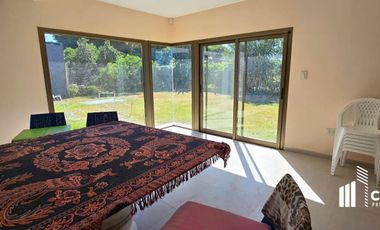 Casa en venta 1 dormitorio Pueblo Andino Santa Fe jardín con piscina