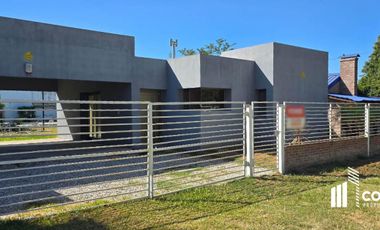 Casa en venta 1 dormitorio Pueblo Andino Santa Fe jardín con piscina