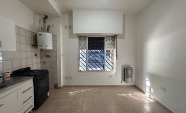 DEPARTAMENTO EN ALQUILER DE 2 AMBIENTES EN PLANTA BAJA