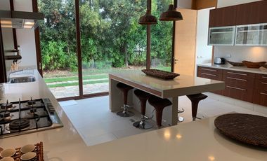 ARRIENDO POR DIA Casa caminando a las cujas en Cachagua