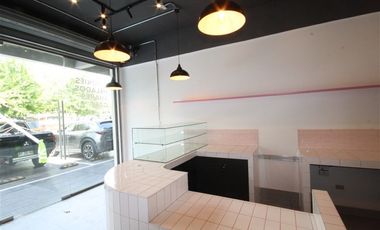 Local Comercial en Arriendo en Av. Vitacura // Gerónimo de Alderete // Las Hualtatas
