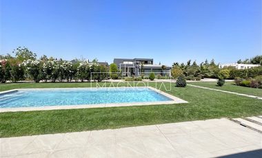 Casa en Venta en Condominio Algarrobal