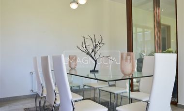 Casa en Venta en Condominio Algarrobal