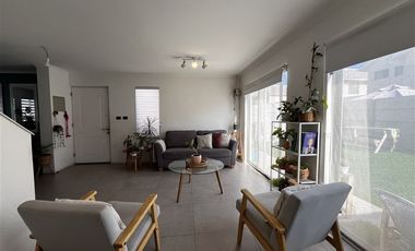 Casa en Arriendo en LOS CEIBOS 1100