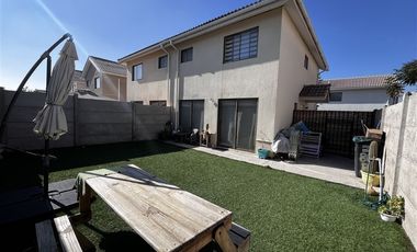 Casa en Arriendo en LOS CEIBOS 1100