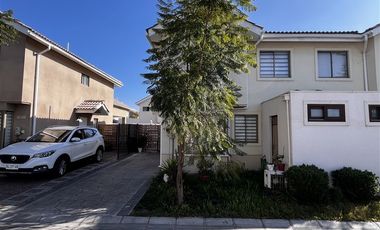 Casa en Arriendo en LOS CEIBOS 1100