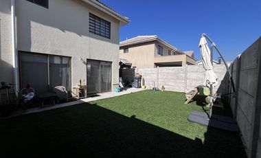 Casa en Arriendo en LOS CEIBOS 1100