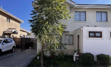 Casa en Arriendo en LOS CEIBOS 1100