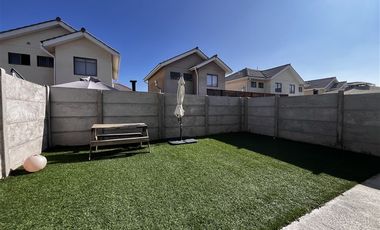 Casa en Arriendo en LOS CEIBOS 1100