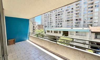 Departamento en Arriendo en Metro Santa Lucia