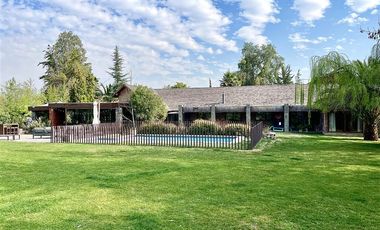 Casa en Venta en Condominio Polo Manquehue / Guay Guay